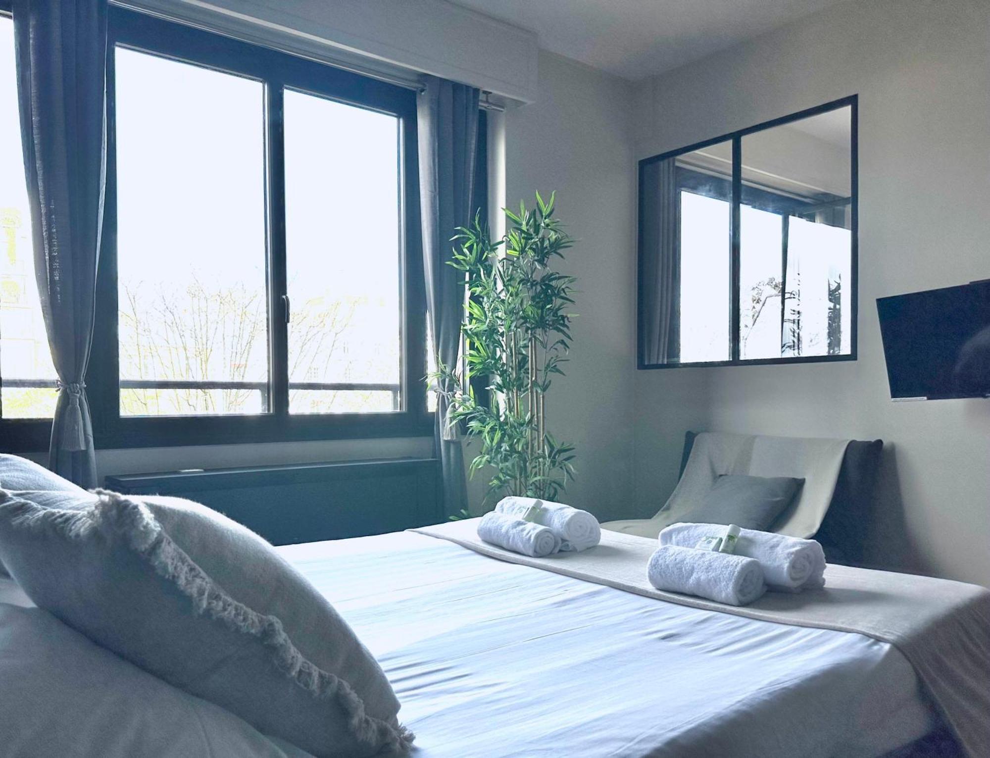 Stylish Apartment With A Balcony In Παρίσι Εξωτερικό φωτογραφία