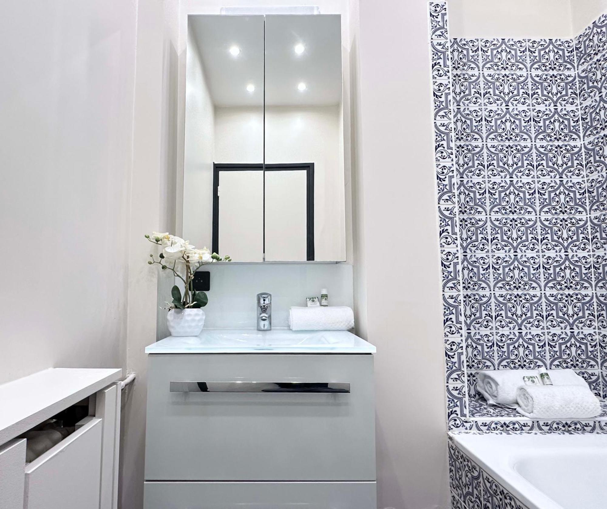 Stylish Apartment With A Balcony In Παρίσι Εξωτερικό φωτογραφία