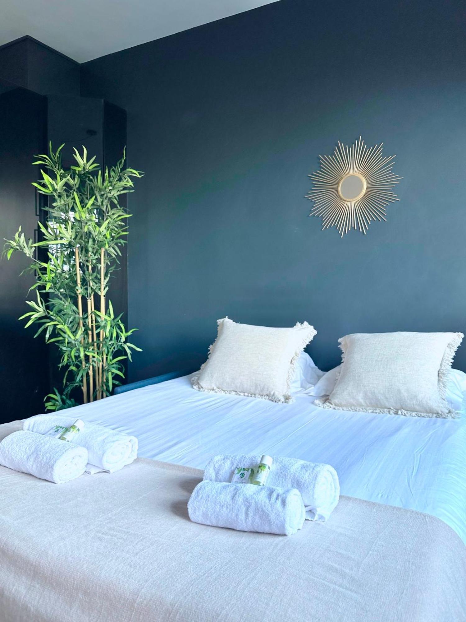 Stylish Apartment With A Balcony In Παρίσι Εξωτερικό φωτογραφία