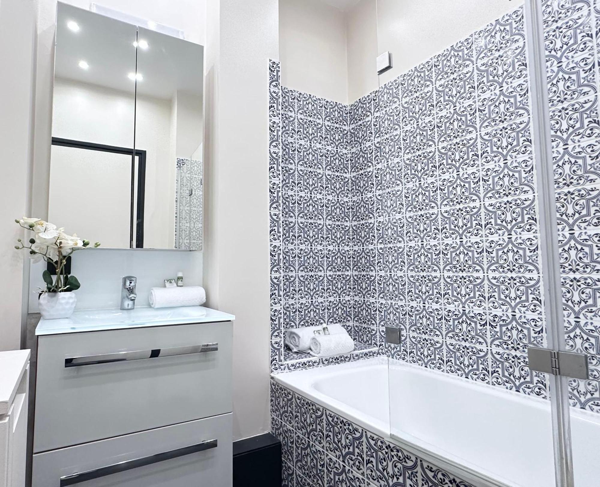 Stylish Apartment With A Balcony In Παρίσι Εξωτερικό φωτογραφία