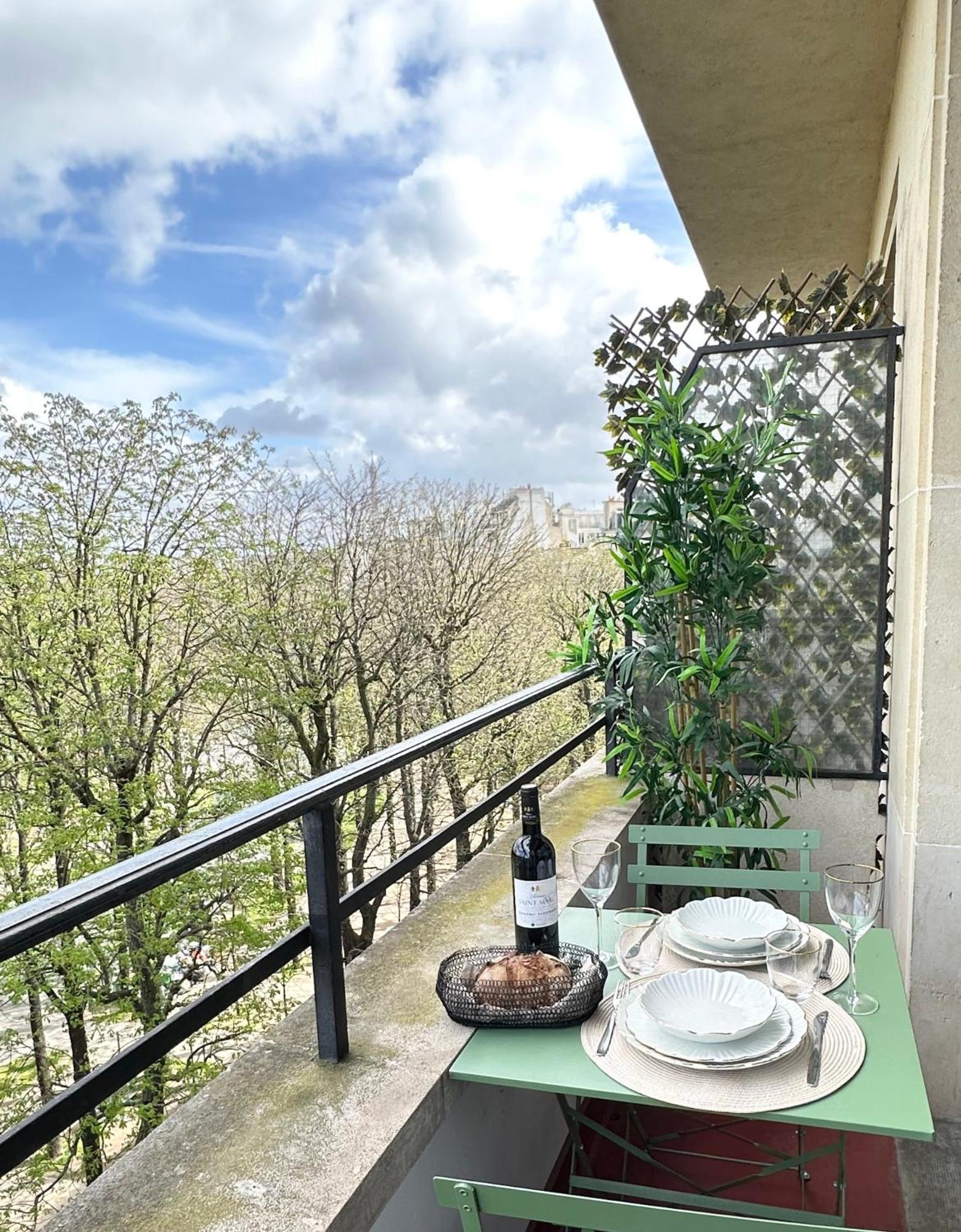 Stylish Apartment With A Balcony In Παρίσι Εξωτερικό φωτογραφία